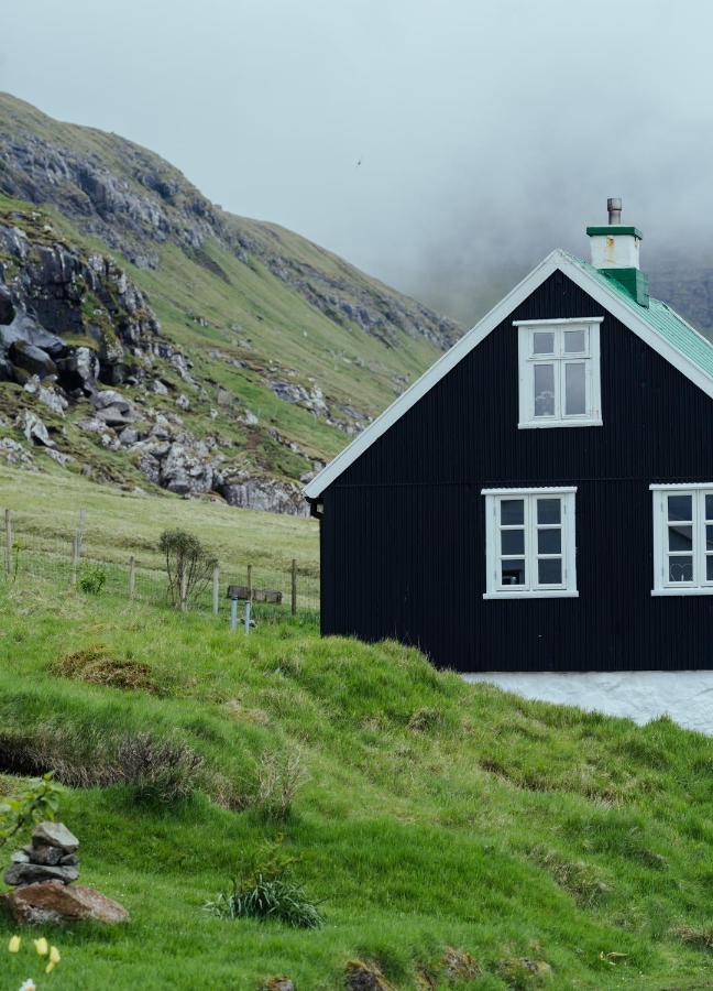 Authentic Faroese House / Unique Location / Nature Hellurnar Exterior photo